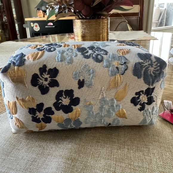 Vince Camuto Makeup Bag NWT - Picture 6 of 12